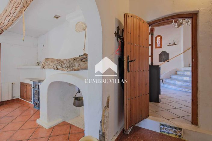 Image No.23-6 Bed Country House for sale
