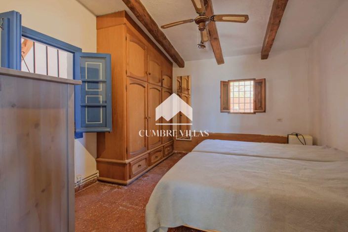 Image No.28-6 Bed Country House for sale