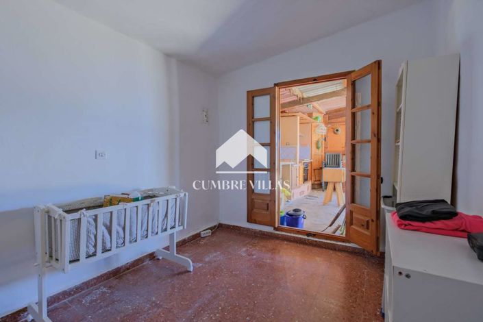 Image No.33-6 Bed Country House for sale