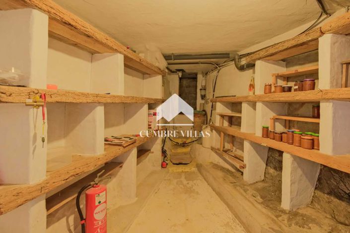 Image No.40-6 Bed Country House for sale