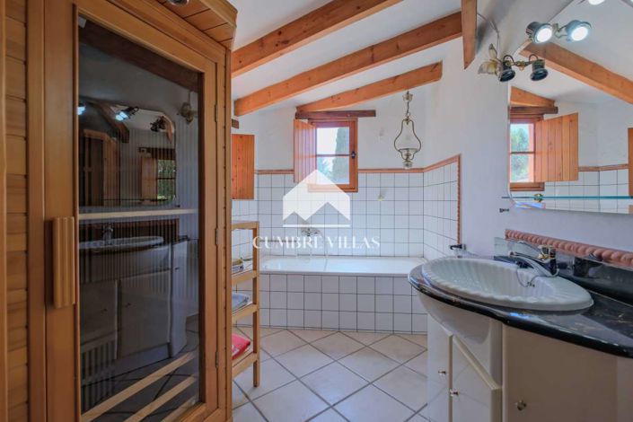 Image No.42-6 Bed Country House for sale
