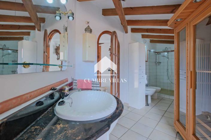 Image No.44-6 Bed Country House for sale