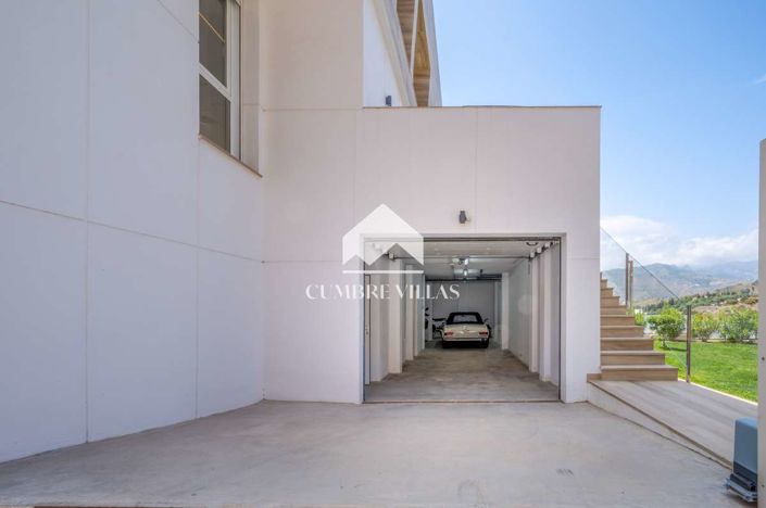 Image No.51-5 Bed Villa for sale