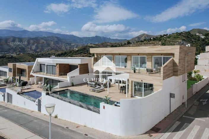 Image No.56-5 Bed Villa for sale
