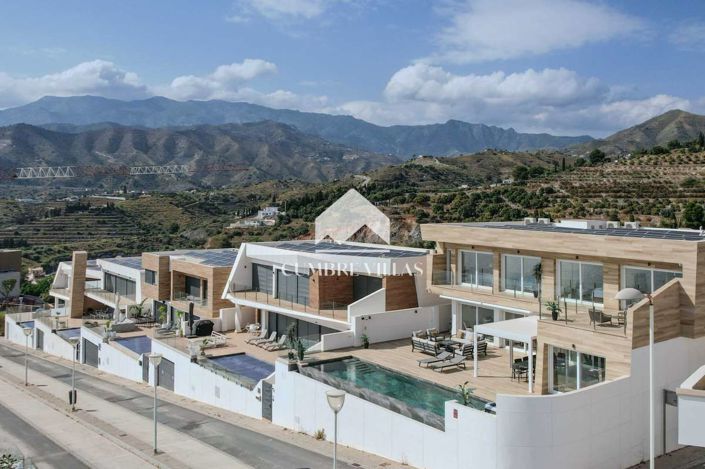 Image No.57-5 Bed Villa for sale
