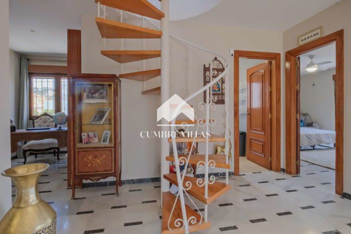 Image No.49-5 Bed Villa for sale