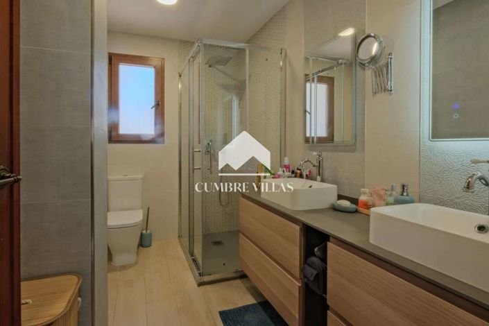 Image No.59-5 Bed Villa for sale