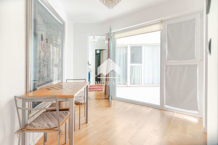 Image No.17-5 Bed Townhouse for sale