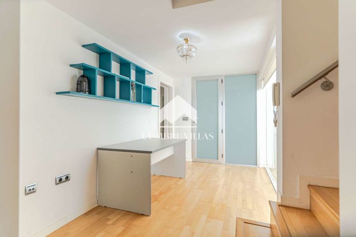 Image No.27-5 Bed Townhouse for sale