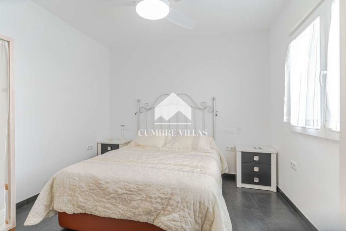 Image No.45-5 Bed Townhouse for sale