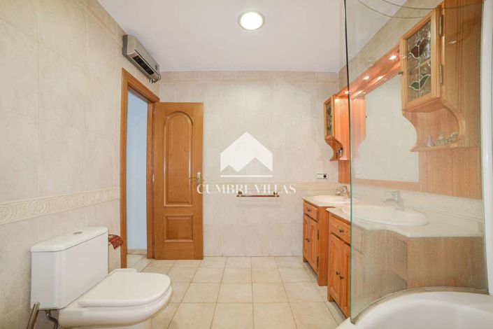 Image No.38-5 Bed Villa for sale