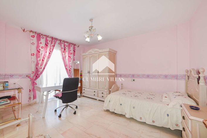 Image No.40-5 Bed Villa for sale