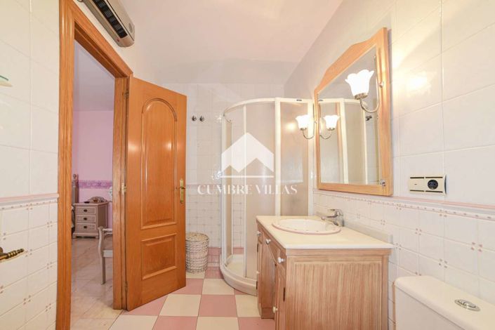 Image No.42-5 Bed Villa for sale