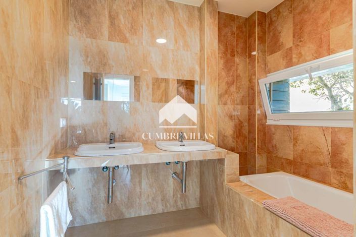 Image No.29-3 Bed Villa for sale