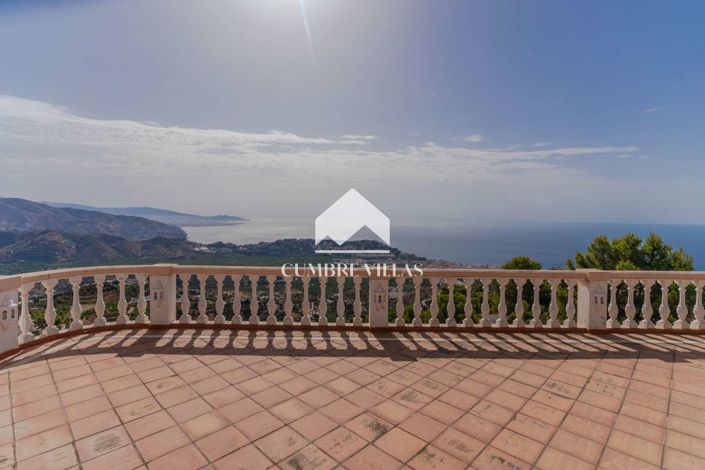 Image No.2-4 Bed Villa for sale