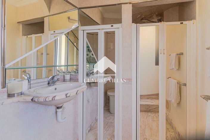 Image No.54-4 Bed Villa for sale