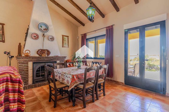 Image No.17-3 Bed Country House for sale
