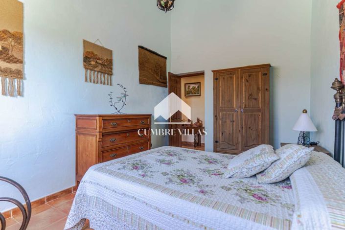 Image No.32-3 Bed Country House for sale