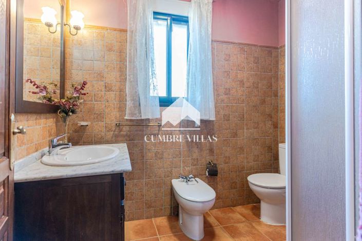Image No.36-3 Bed Country House for sale