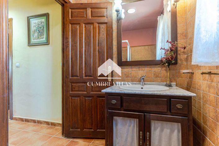 Image No.38-3 Bed Country House for sale