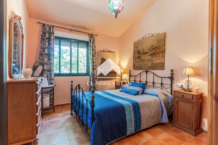Image No.39-3 Bed Country House for sale