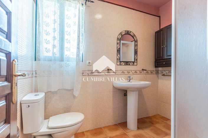 Image No.41-3 Bed Country House for sale