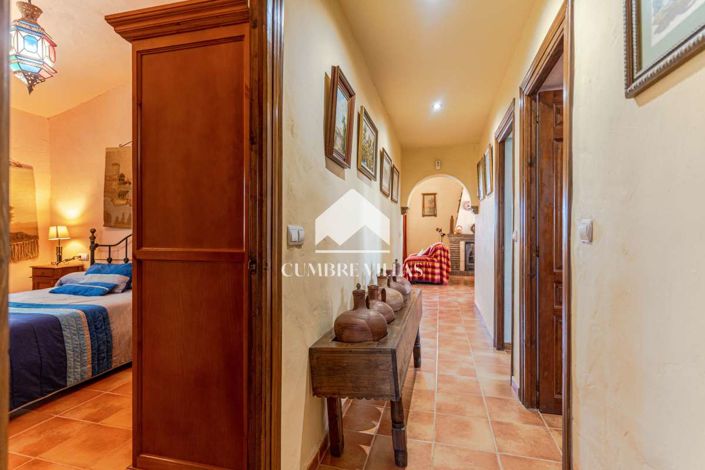 Image No.43-3 Bed Country House for sale