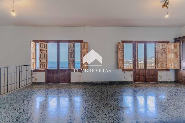 Image No.10-8 Bed Villa for sale