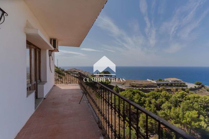 Image No.11-8 Bed Villa for sale