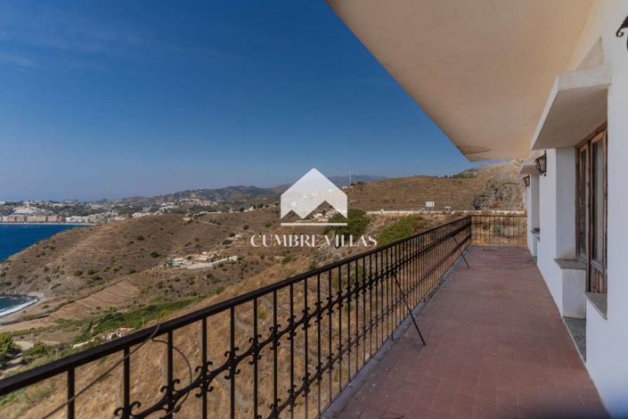 Image No.14-8 Bed Villa for sale
