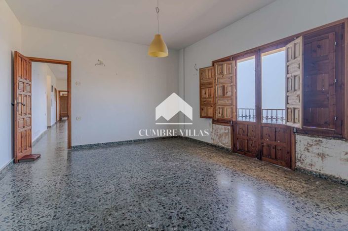 Image No.17-8 Bed Villa for sale