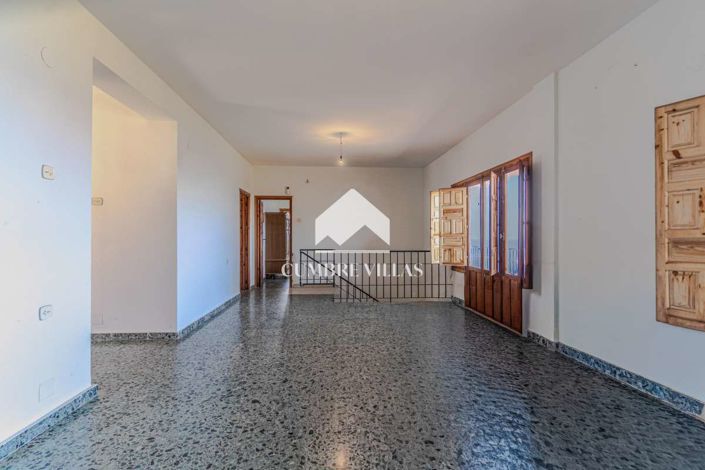 Image No.18-8 Bed Villa for sale