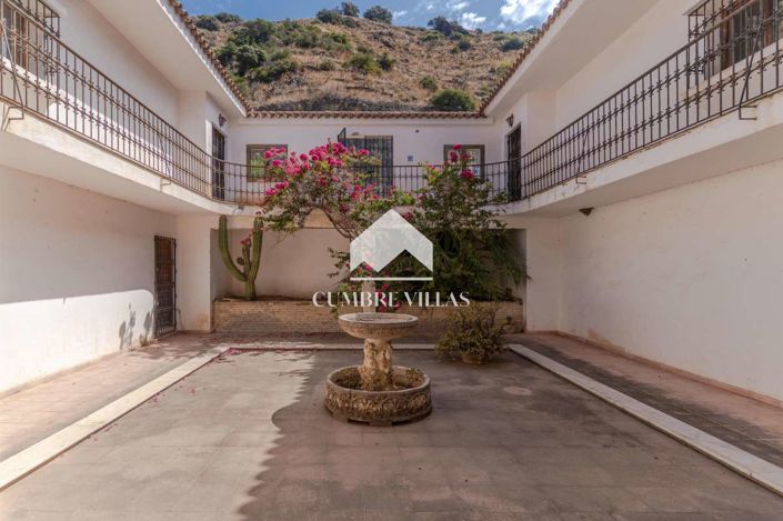 Image No.2-8 Bed Villa for sale