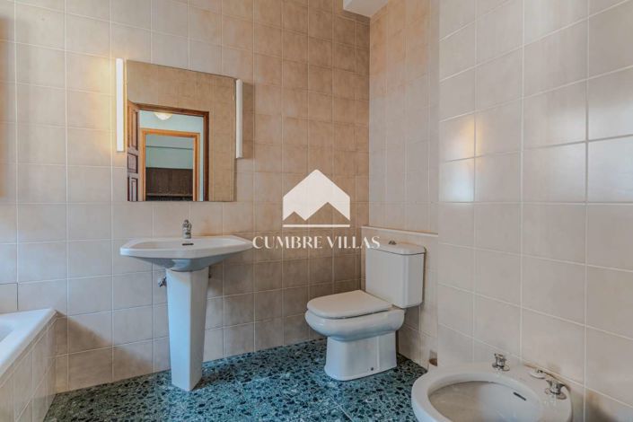 Image No.20-8 Bed Villa for sale