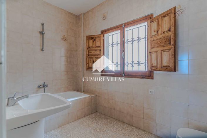 Image No.37-8 Bed Villa for sale