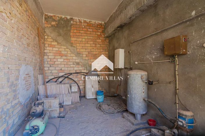 Image No.41-8 Bed Villa for sale