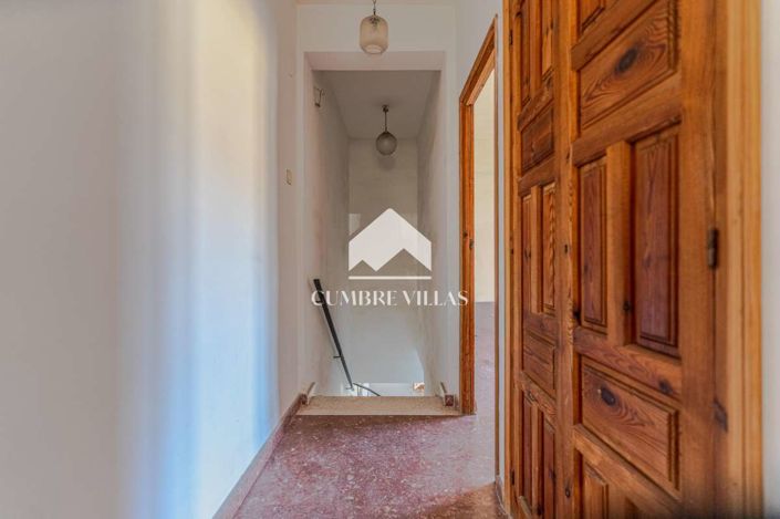 Image No.54-8 Bed Villa for sale