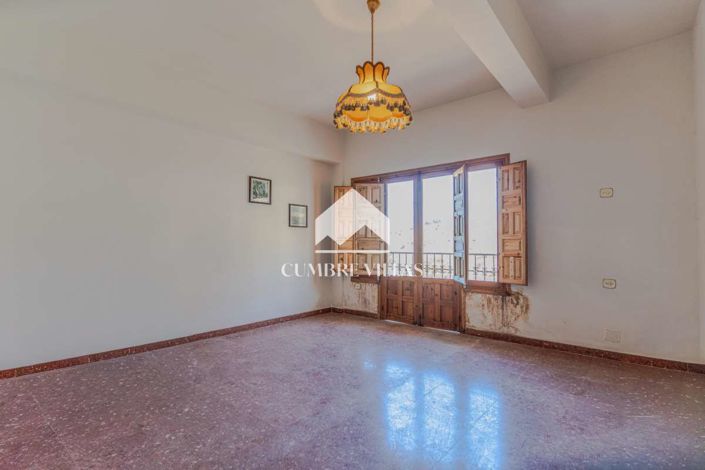 Image No.55-8 Bed Villa for sale