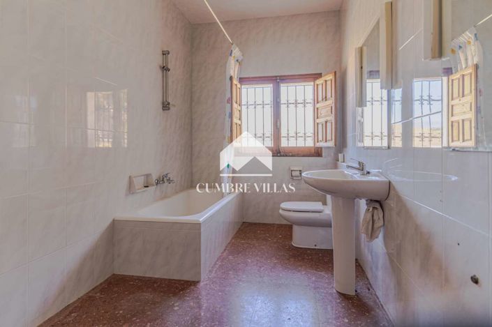 Image No.57-8 Bed Villa for sale