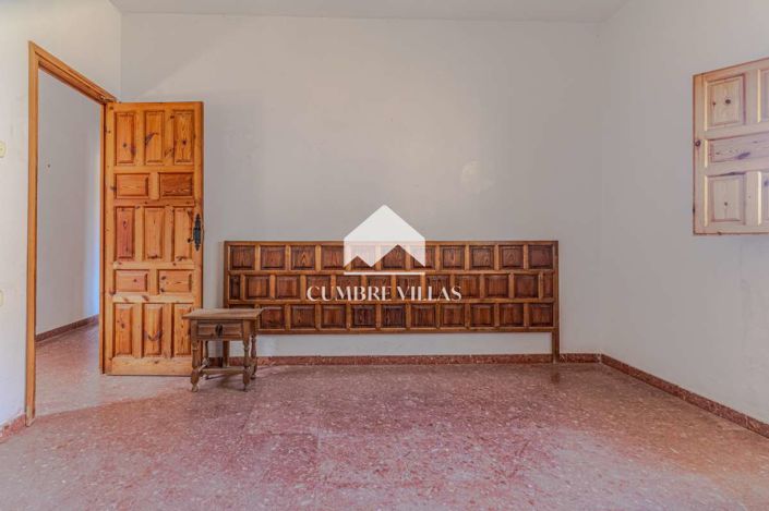 Image No.58-8 Bed Villa for sale