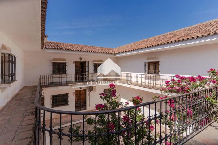 Image No.8-8 Bed Villa for sale