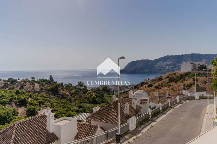 Image No.12-2 Bed Townhouse for sale