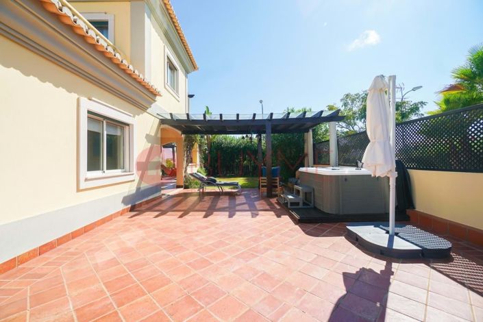 Image No.10-2 Bed Townhouse for sale