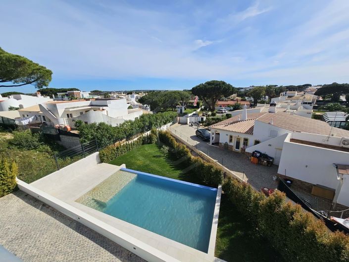 Image No.2-4 Bed Villa for sale