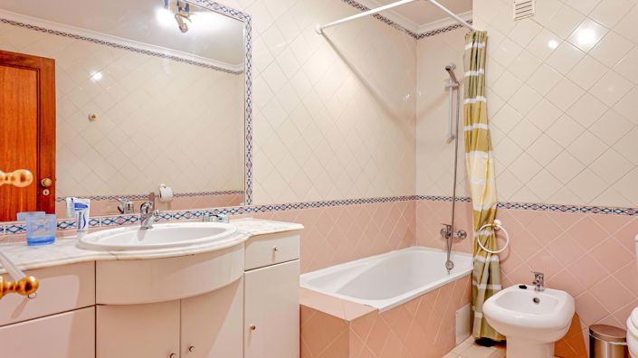 Image No.15-3 Bed Apartment for sale