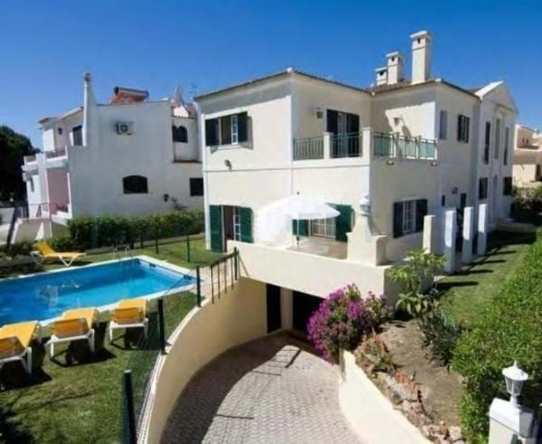 Image No.1-4 Bed Villa for sale
