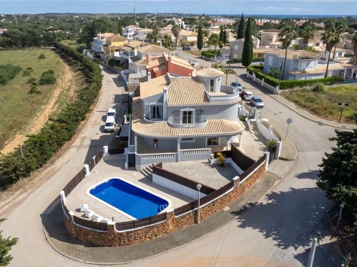 Image No.2-Villa de 4 chambres à vendre à Loule