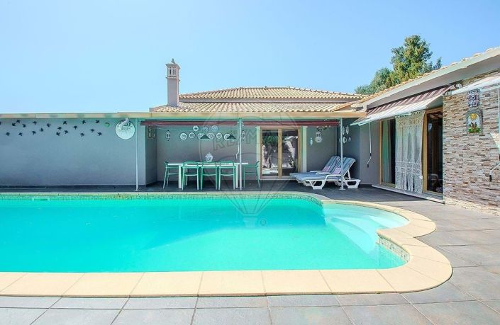 Image No.1-6 Bed Villa for sale