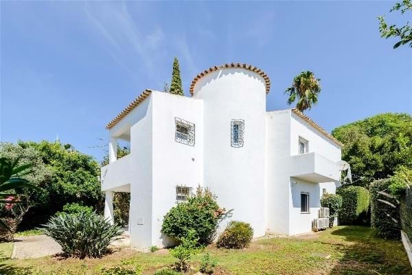 Image No.1-4 Bed Villa for sale