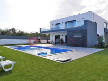 1654-655420-78d1f4f8b6655591b02d22fabb36a692d